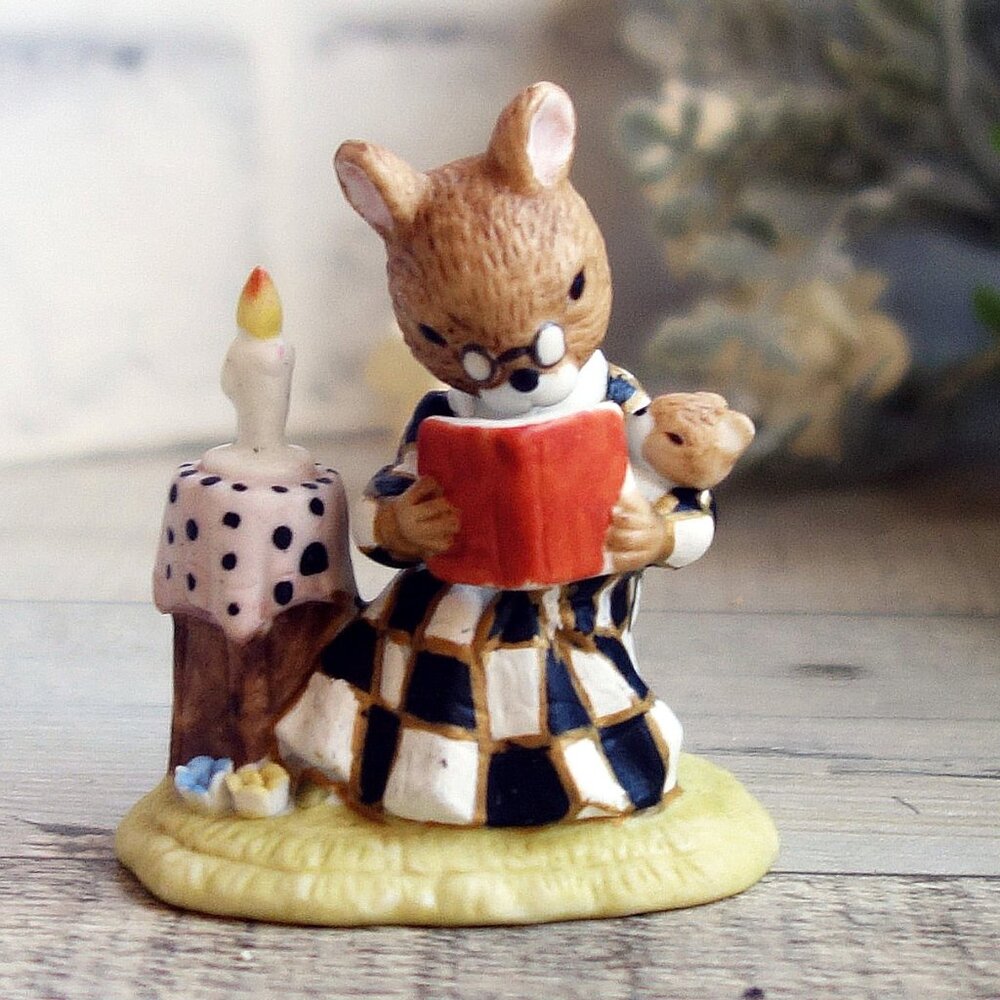 Courtly Figurine Country Mouse Whimsy Check Décor Black and White Checked Decor